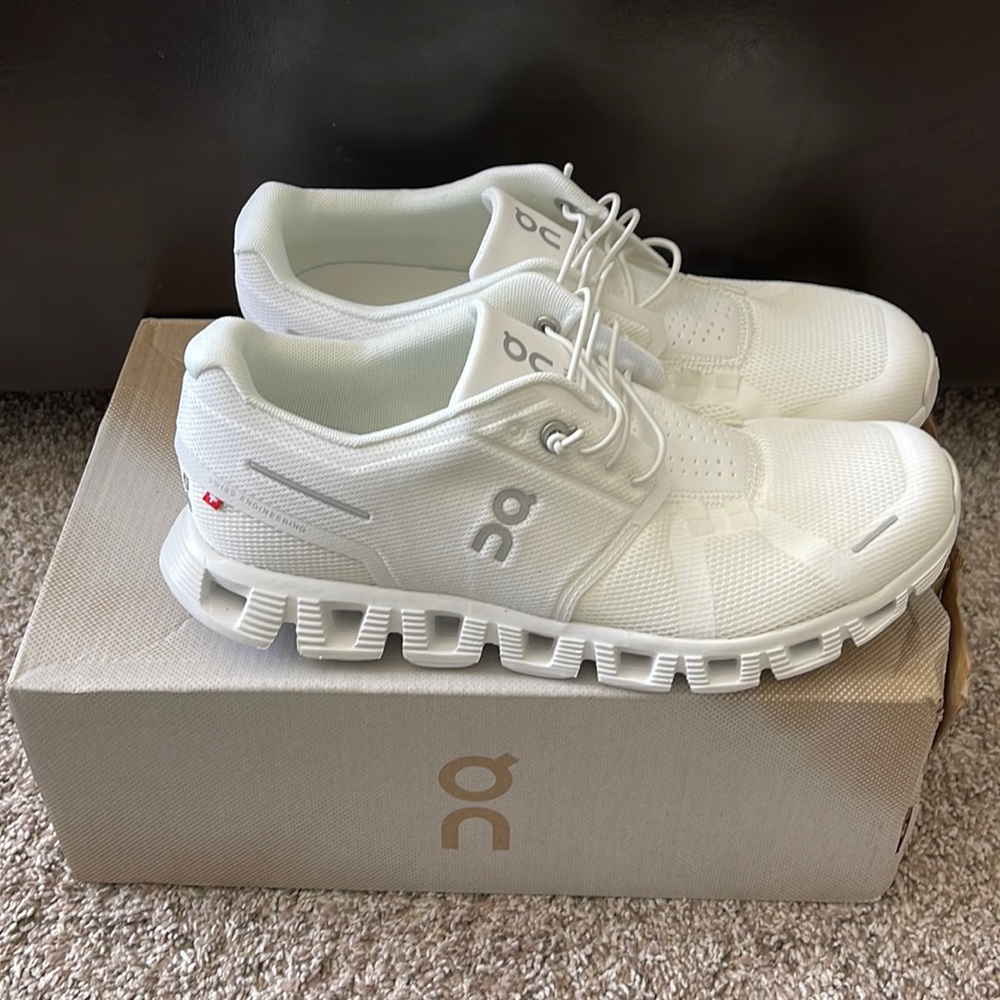 BNWT! Women’s On Cloud 5. White.